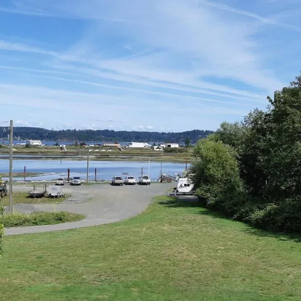 Charming Hidden Gem- Ocean View and Marina, hotel v destinaci Campbell River