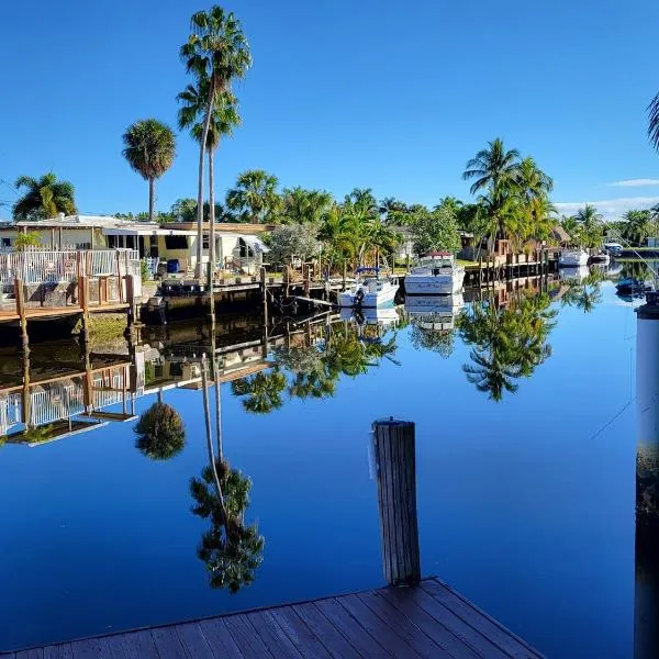 4 bd Near beach spacious solar heated pool waterfront home, hotel in Pompano Beach