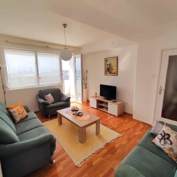 Charming & Spacious 2 Bedroom Apartment with a Gorgeous 8th-floor view, hotel in Ohrid
