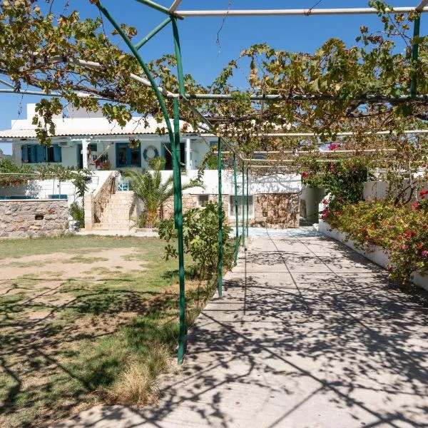 Beachfront Lampis Dolphin 4, hotel in Skala