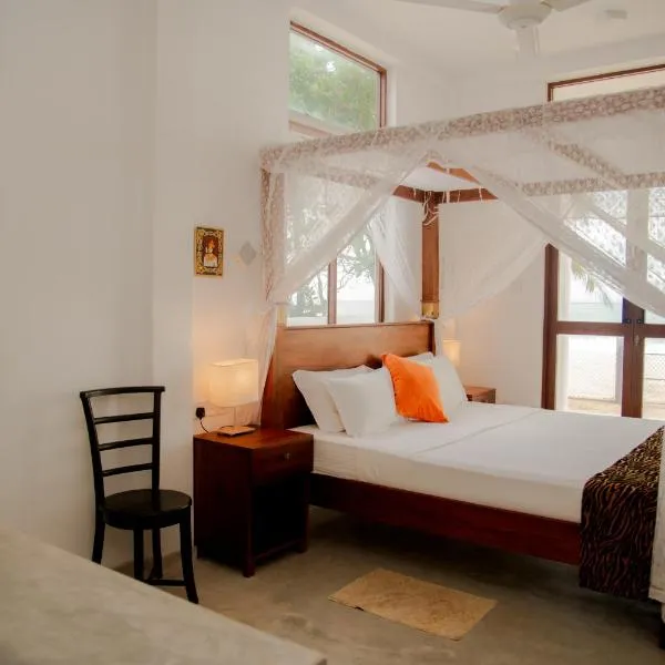 Sea Crest Beach Villa, hotel di Ambalangoda