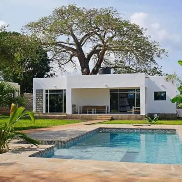 4 U Luxury Bungalows Diani, hotel in Diani Beach