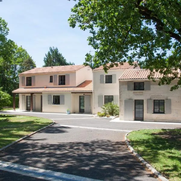 Le Clos des Lilas, hotel in Saint-Simeux