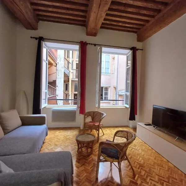 Old town - Vieux Lyon -50 m2 flat, hotell i Lyon