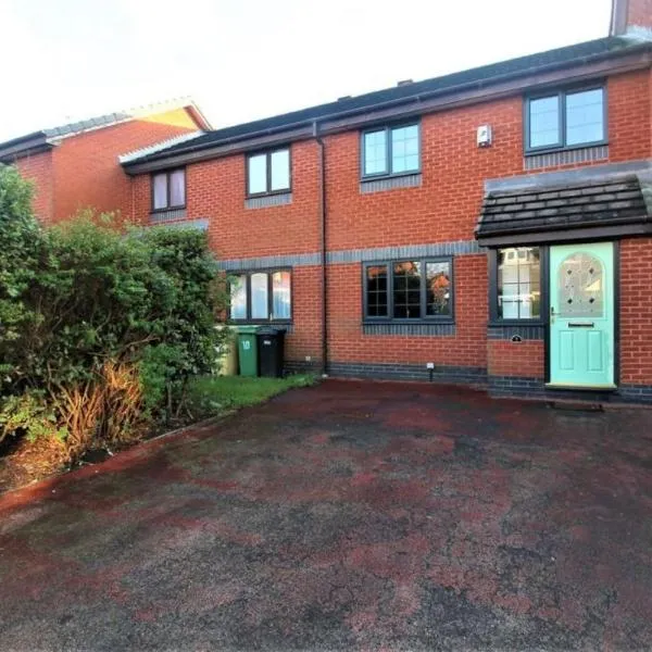 Beautiful 2-Bed House in Bolton with free parking, hotel in Bolton