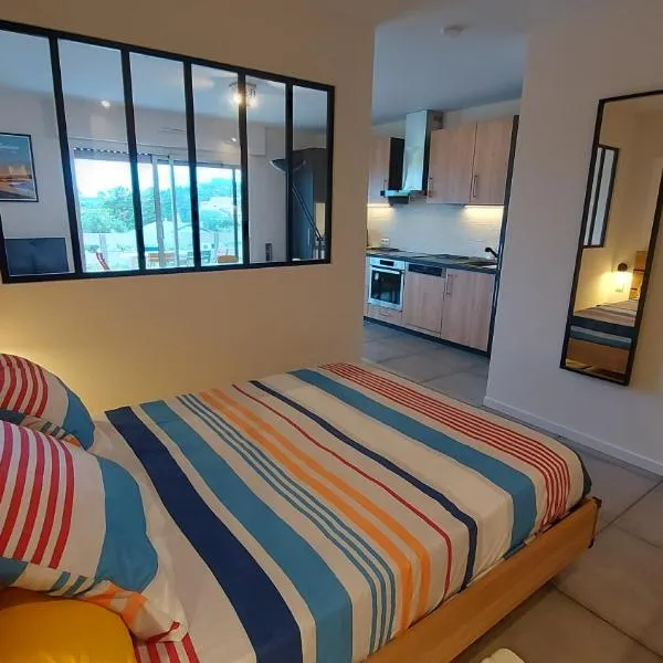 Mimizan-Plage - Grand Studio - 1 à 4 pers - Tout confort - 6 mn à pieds de la plage, ξενοδοχείο σε Mimizan-Plage