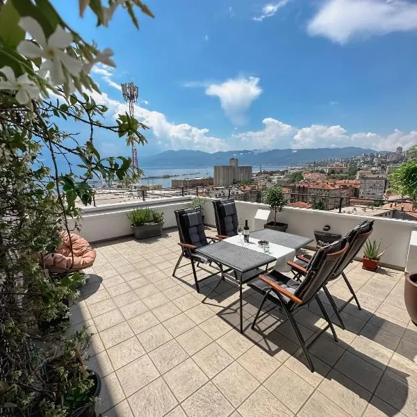 105m2 Penthouse Sea View Rijeka with FREE GARAGE PARKING, hotel v destinácii Rijeka