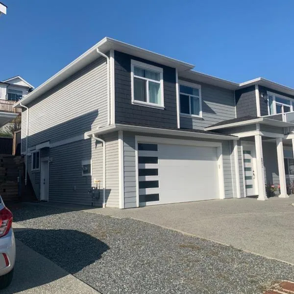 Modern 2BR Guest House in North Nanaimo โรงแรมในLantzville