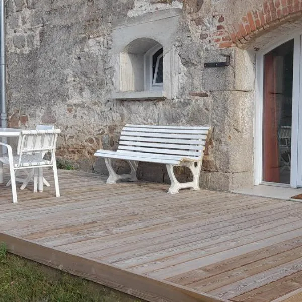 LA Grange Aux Etangs, hotel v destinaci Civens