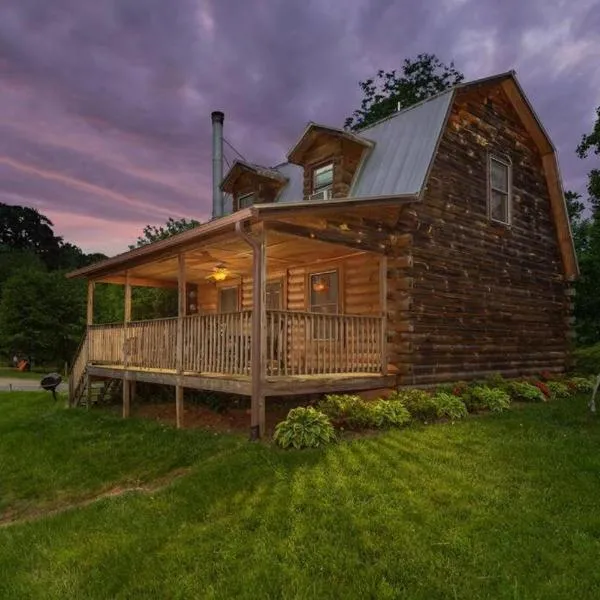 Gorgeous Mountain View Cabin on 12 Acres, hotel u gradu Candler
