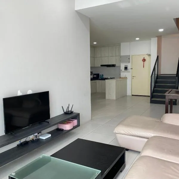 The Floorspace DeLoft Emporium Duplex Apartment, hotel in Kuching