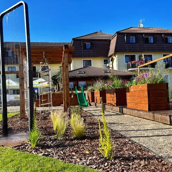 Hotel Na Pláži, hotel v destinaci Horní Planá