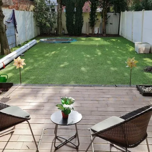 Lux & Cozy Apt + Garden +Jaccuzi, hotel v Antverpách