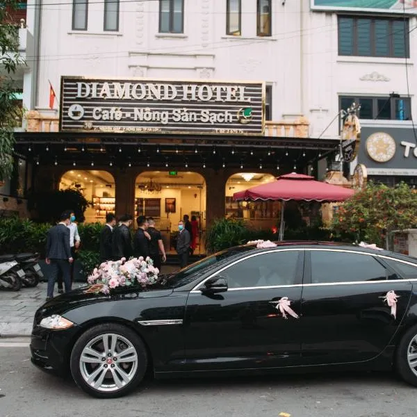 Diamond Hotel, hotel em Cẩm Phả