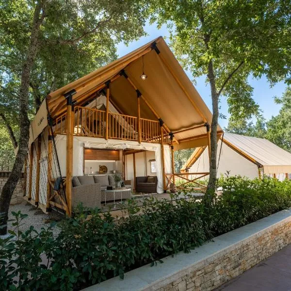 Banki Green Istrian Village - Holiday Homes & Glamping Tents, hótel í Bašići