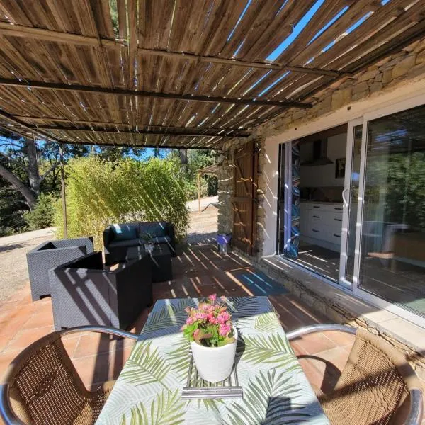 Studio dans maisonnette en pierre, hotel v destinácii Le Castellet