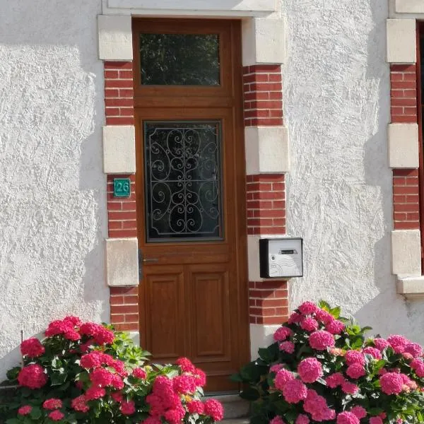 La maison aux rosiers, hotel en Montmarault