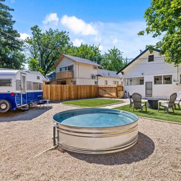 Downtown Bungalow with Geothermal Hot Spring, hotel v destinaci Boise