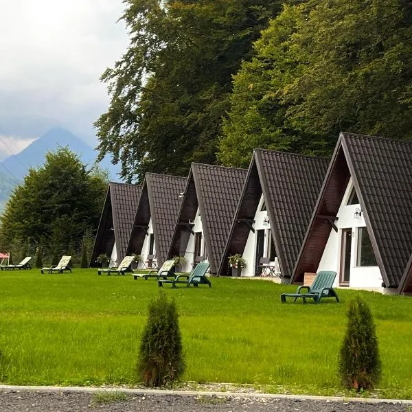 Căsuțele de sub pădure, hotel di Avrig