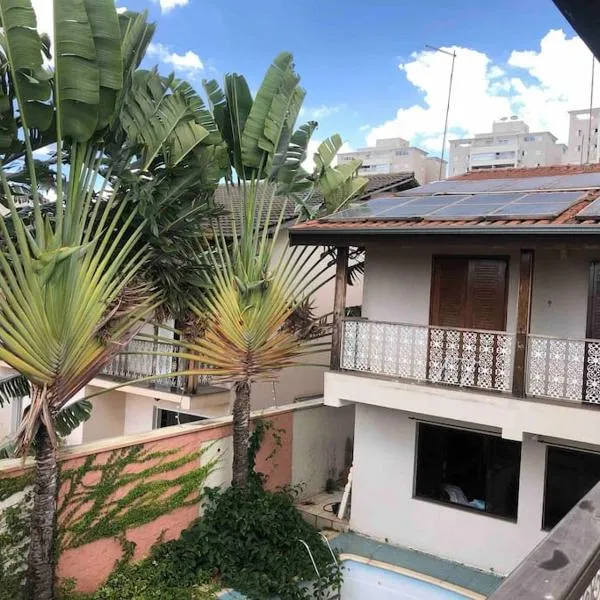 Quarto com varanda tipo Airbn b Vista Panorâmica Aberta Livre, hotel in Americana