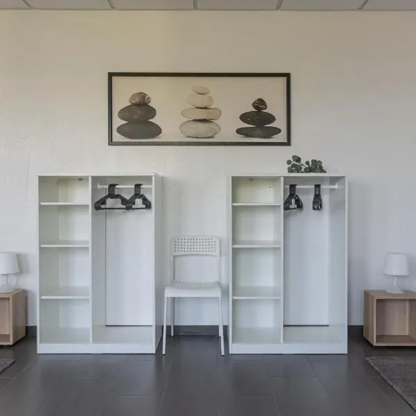 T&K Apartments 6 and 10 Room Apartment in Neuss for big Groups 22min to Fair DUS, ξενοδοχείο σε Neuss