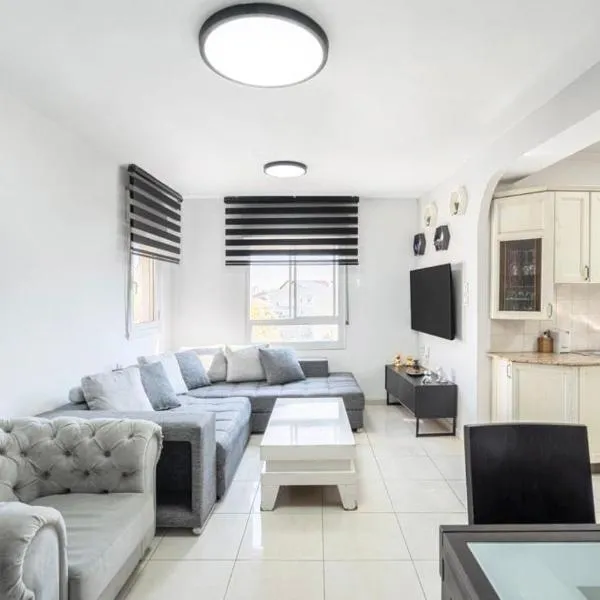 relaxing duplex, hotel in Ashdod