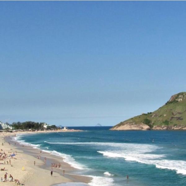 Apartamento Amplo - 5 minutos da praia /10 min. Riocentro e Arena