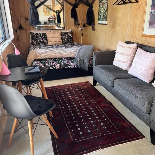 Kākā Ridge Retreat Bush Hideaway, hotel v destinaci Tawharanui