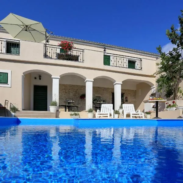 Didovi dvori, hotel i Bibinje