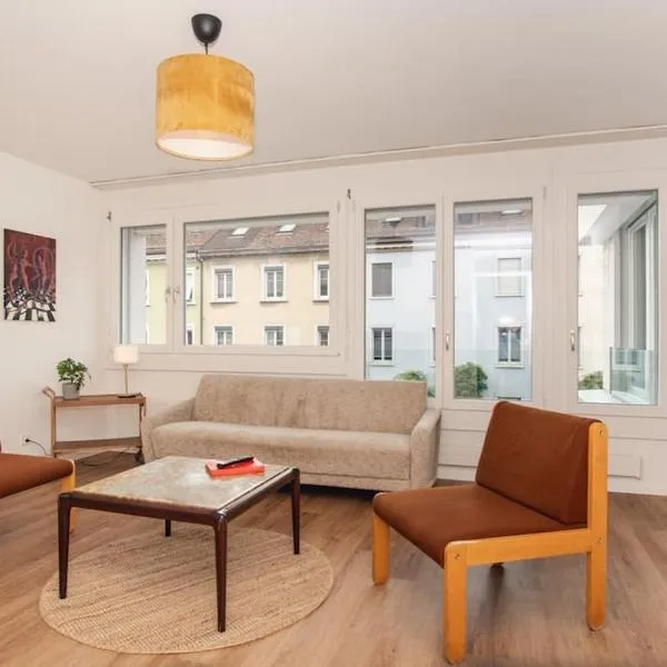 Spacious apartment next to Rhine, hotel in Basel