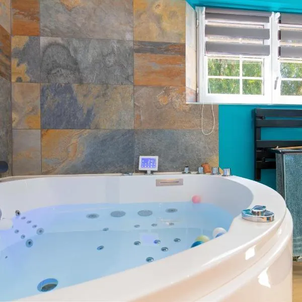Appartement Jacuzzi Love Room Jacuzzi, hotel sa Puget-sur Argens