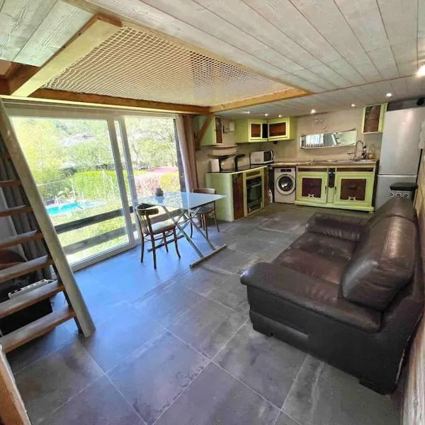 La tiny house de Chaparon, hotel v destinaci Lathuile