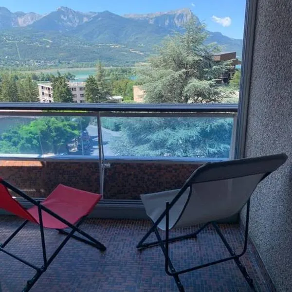 Appartement au plan d'eau - chez Laurence, hotel v destinácii Embrun