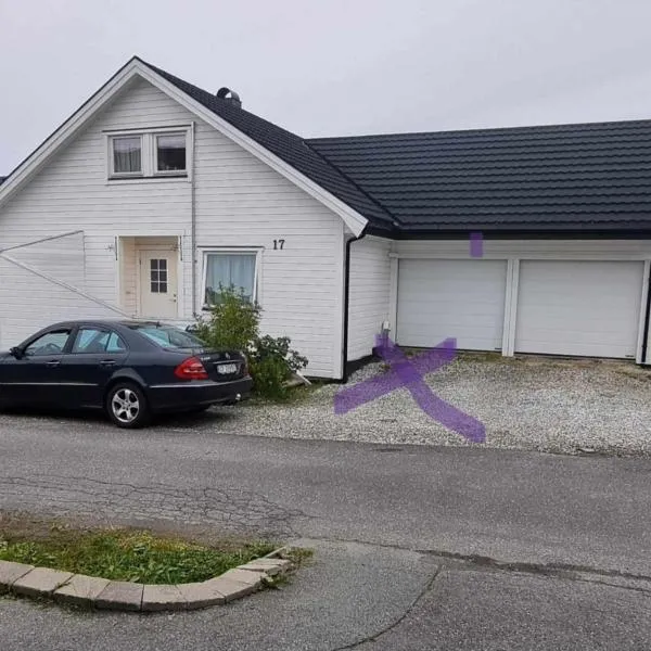 Small and cosy with free parking, hotel em Tromsø
