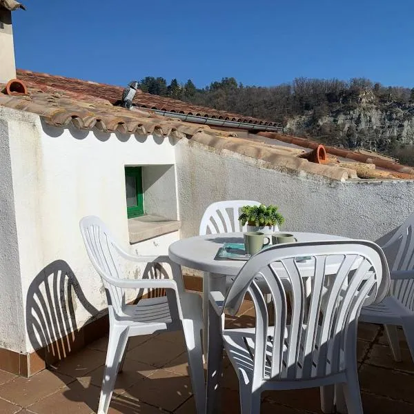 ApartaMonti Dúplex, hotel v destinaci Montesquíu