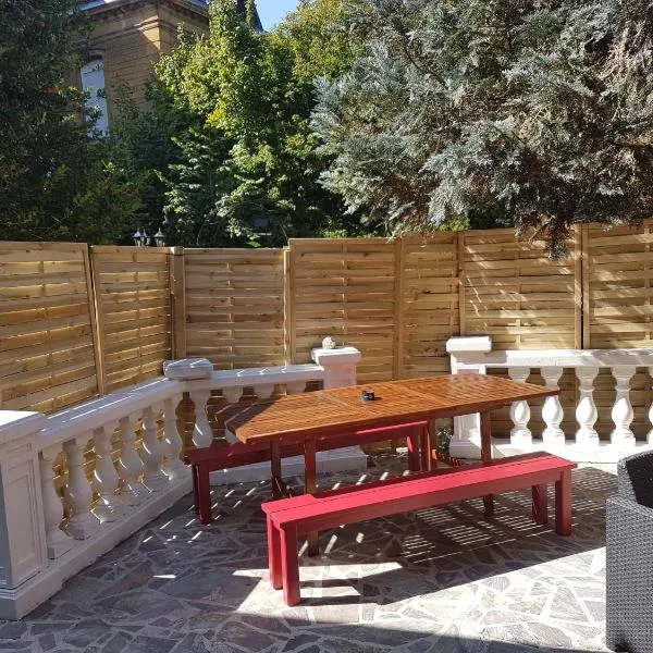 Maisonnette privatisée, hotel v destinaci Sedan