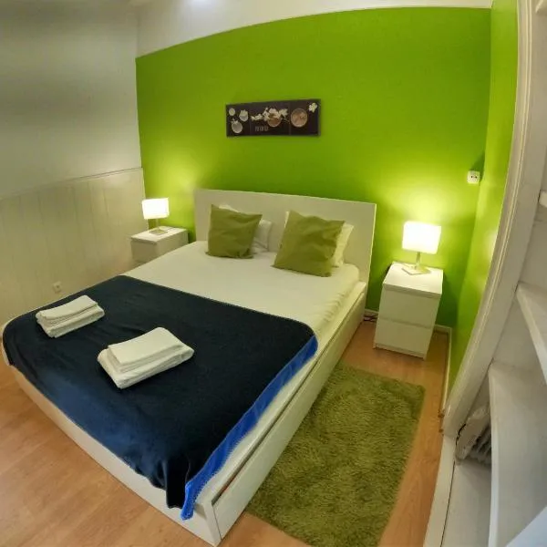 Lisbon T2 apartment in typical villa in Sapadores Lisbon