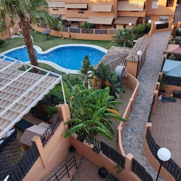 Chalet Adosado en Rincón, hotel v destinaci Rincón de la Victoria