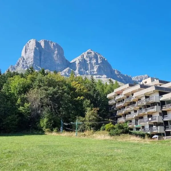 Chez K&D Au Col De l'Arzelier, Hotel in Château-Bernard