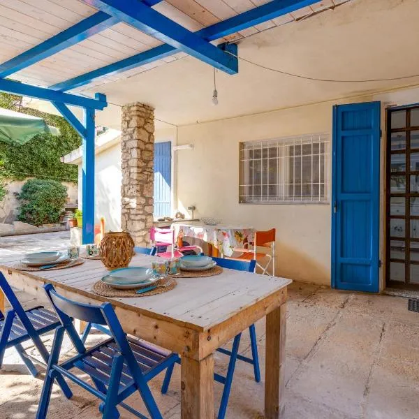 Villa Lucia 240mt dal mare, hotel v destinaci Putzu Idu