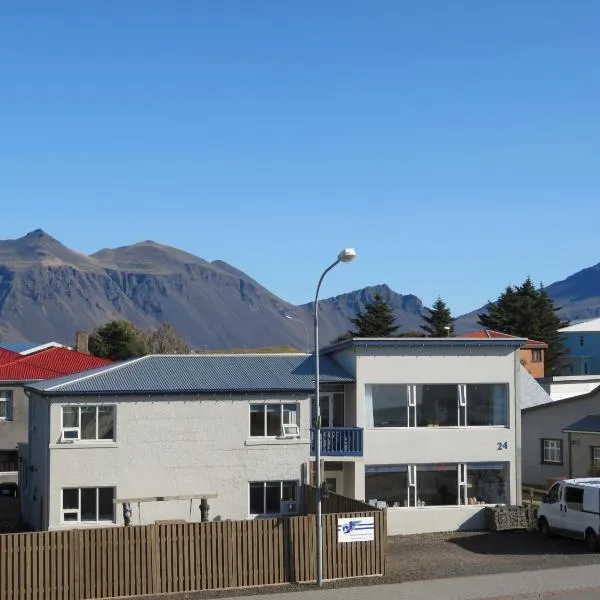 Old Airline Guesthouse, hotel in Höfn