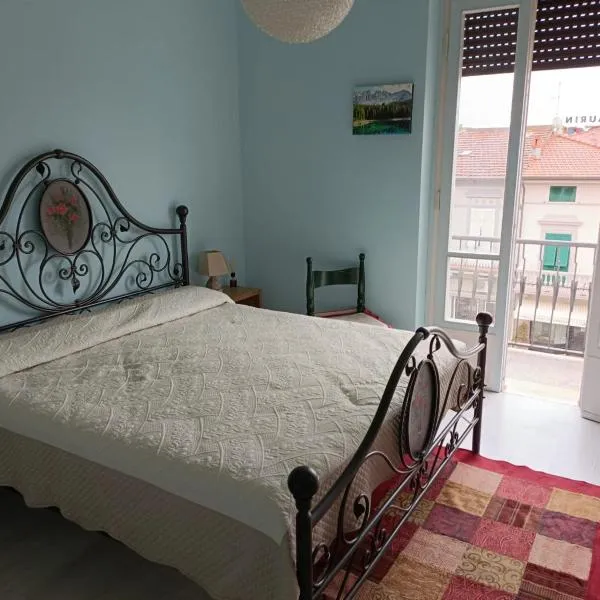 CASA ALICE , LIDO DI CAMAIORE , LUCCA, hotel in Camaiore
