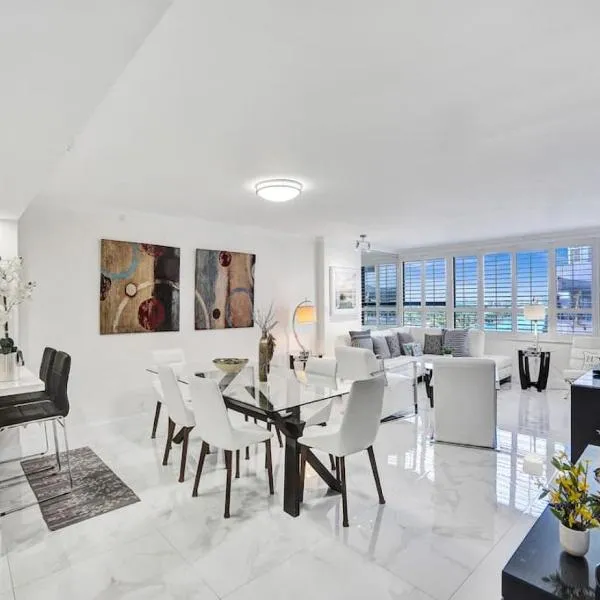 Luxury Beachfront Condo Beach Service 1418, hotelli Miami Beachillä