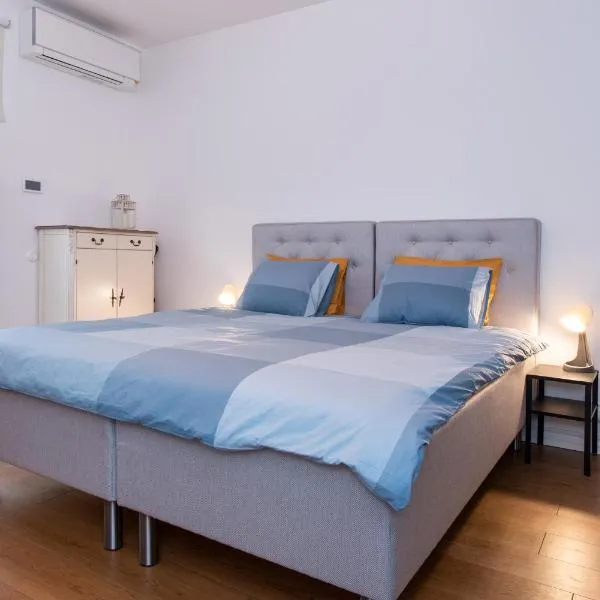 Cozy place l Perfect Location l Easy Self Check-In, hotel v destinaci Pärnu
