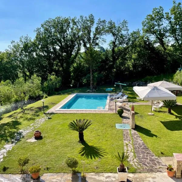 Villa con Piscina Donna Romina, hotel v destinaci Sant'Agata de' Goti