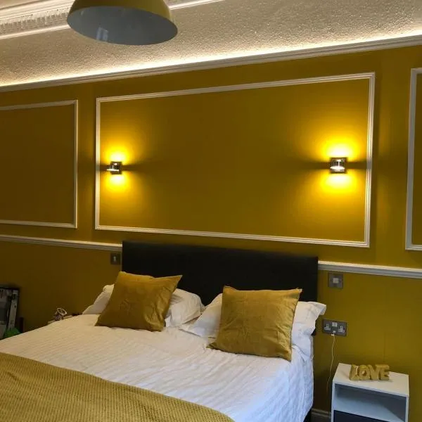 CAMPBELL 100 DUNFERMLINE, hotel in Fife