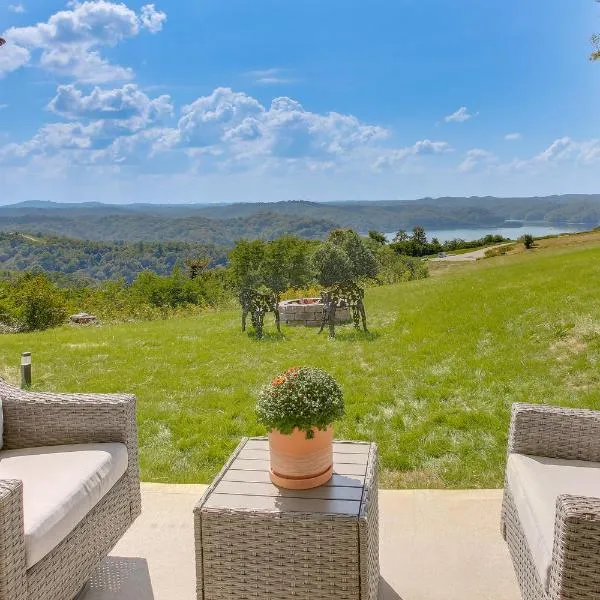 Dale Hollow Sunset Studio with Incredible Views!, hotel v destinaci Celina
