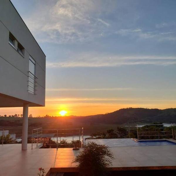 Casa excelente e ampla na represa de Piracaia