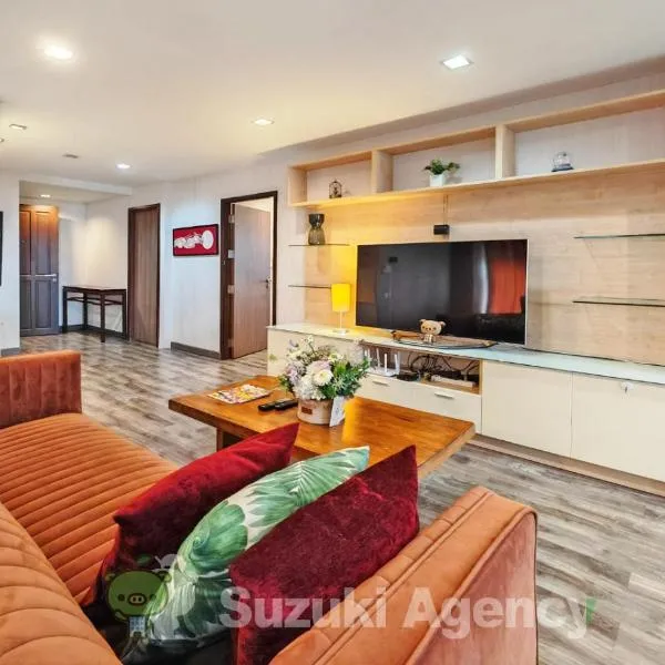 W8 Condo, LUXE 2 Bedroom Private floor, Best Hip Central Bangkok area, 5 mins from Thonglo BTS station, hotel i Bangkok