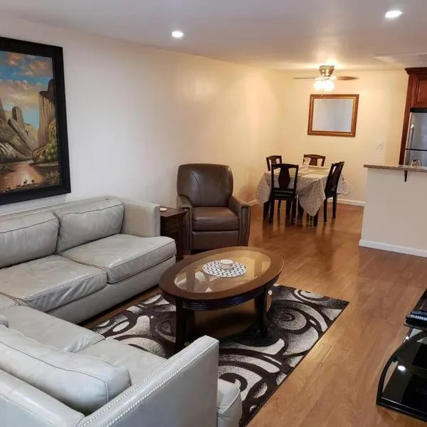 Beautiful Spacious 2 Bedroom, 2 Bathroom Condo, hotel en Long Beach